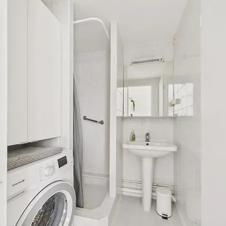 Maison Proche Golf Et Piscine A פורניק