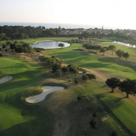 Maison Proche Golf Et Piscine A פורניק