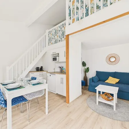 Maison Proche Golf Et Piscine à Hébergement de vacances *