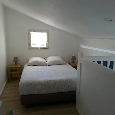 Maison Proche Golf Et Piscine A بيت للعطل بورنيك